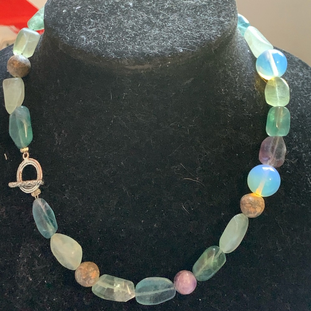 🆕 Handcrafted Necklace - Picture 2 of 3